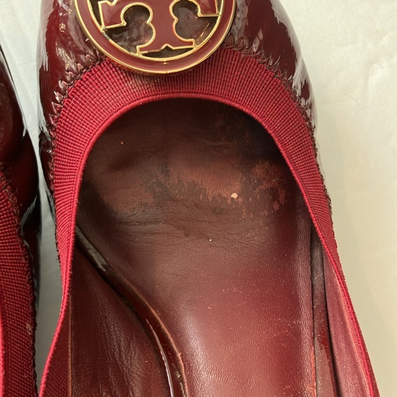 Preowned Tory Burch well worn burgundy wedge heels. No size on shoes. 8/8.5 - Picture 8 of 9